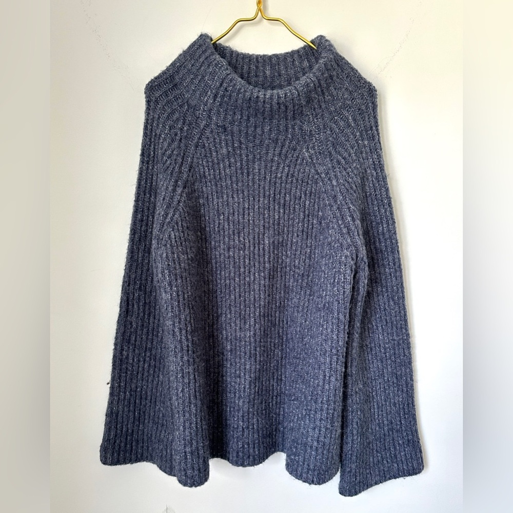 Kerisma Blue Gray Cozy Oversized Fuzzy Stretch Knit Thick Sweater Women’s M/L